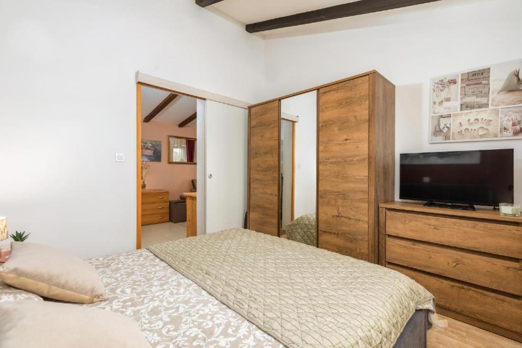 And Mladenka Apartment Pula