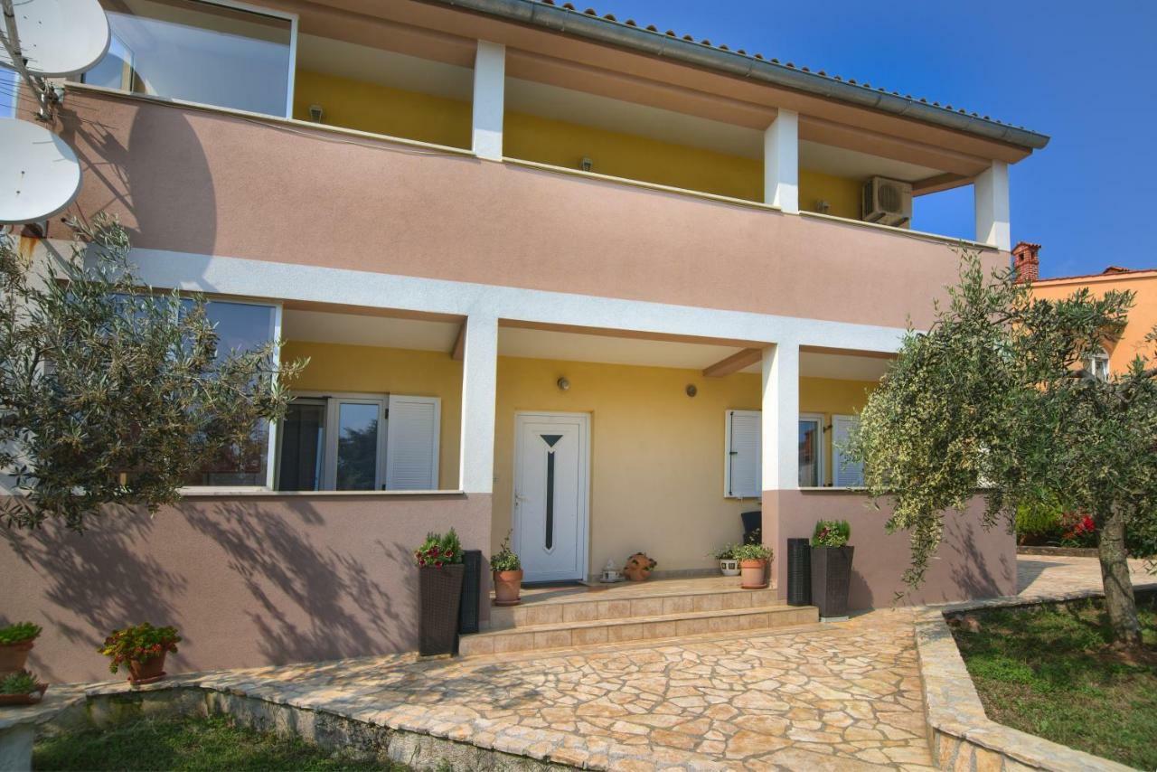 Apartment And Mladenka *